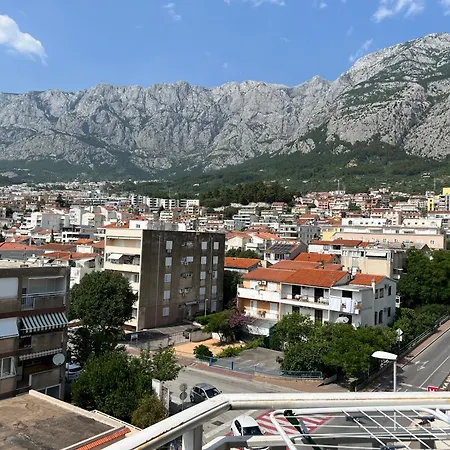 Tija Apartament *